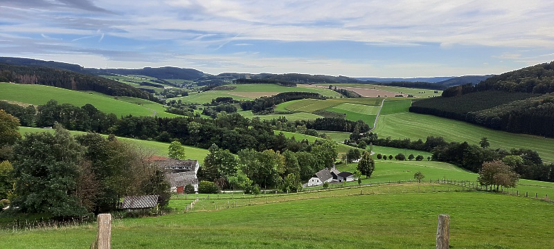 Blick von Twissmecke zum Krähenberg, zwischen Dorlar und Sellinghausen